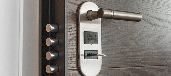 <p>非相關(guān)人員不能隨意進(jìn)入車(chē)間</p>